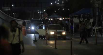 A falta de camiones... usan taxis piratas en estación Sendero