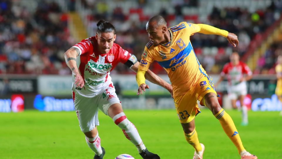 Luis Quiñones durante el juego ante Necaxa del Apertura 2023.