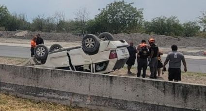 Muere mujer tras volcadura de auto en Apodaca; sus 2 hijos resultaron lesionados