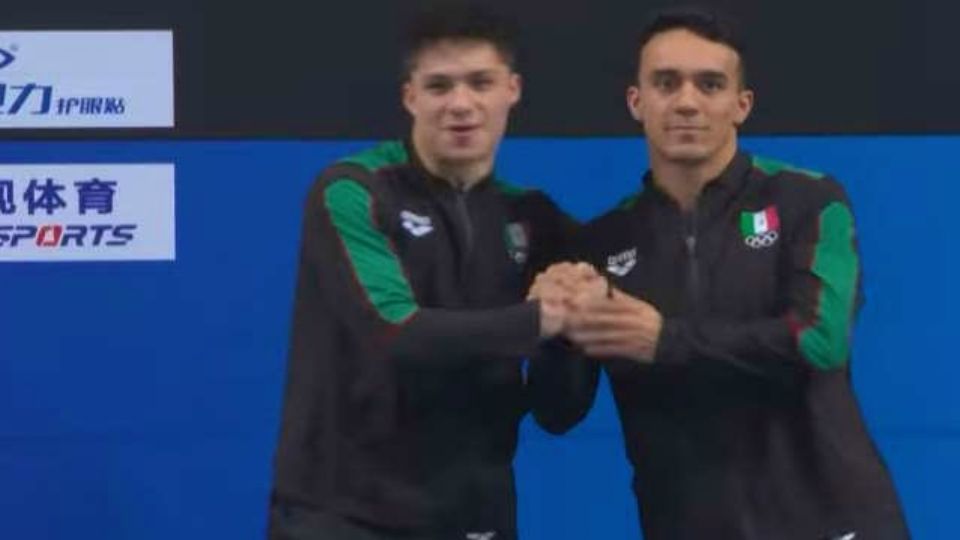 Los atletas de Nuevo León, Osmar Olvera y Juan Celaya, ganaron la medalla de plata en la Súper Final de la Copa del Mundo de Clavados Xian 2024.