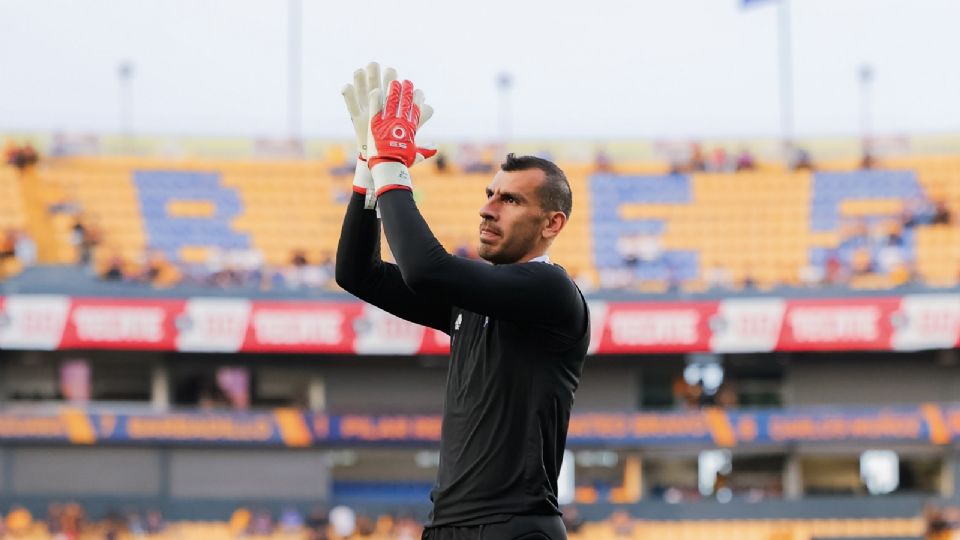 La afición de Tigres quiso mostrar su apoyo a Nahuel Guzmán, portero del equipo, ante la sanción que le fue impuesta tras el Clásico Regio 135.