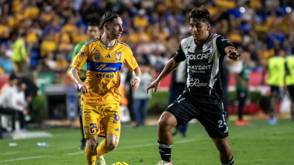 Marcelo Flores fue el heroe de la noche con un triplete ante Necaxa.