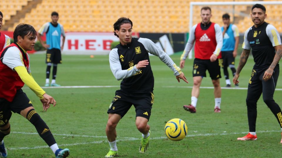 Diego Lainez y Diego Reyes iniciaron la semana de entrenamientos en Tigres.