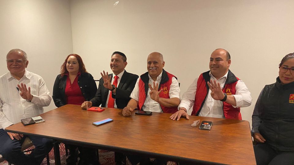 Ranulfo Martínez (centro) comienza su campaña a la alcaldía de Monterrey