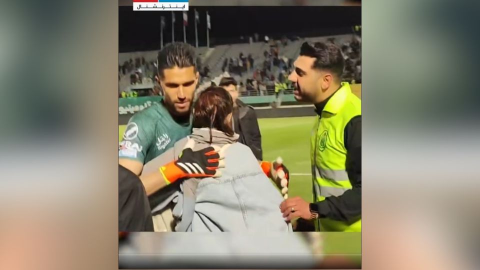 Hossein Hosseini ha sido sancionado con un partido y una multa de 4.300 euros, tras abrazar a una aficionada al final de un encuentro de fútbol.