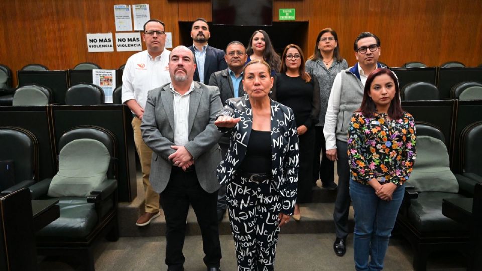 Rosaura Guerra toma protesta en el Congreso.