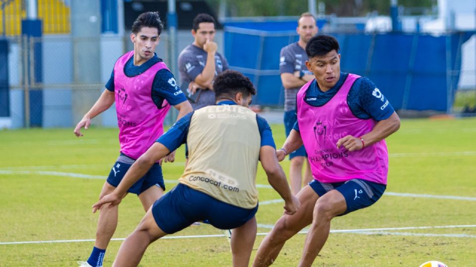 Erick Aguirre durante una práctica de Rayados