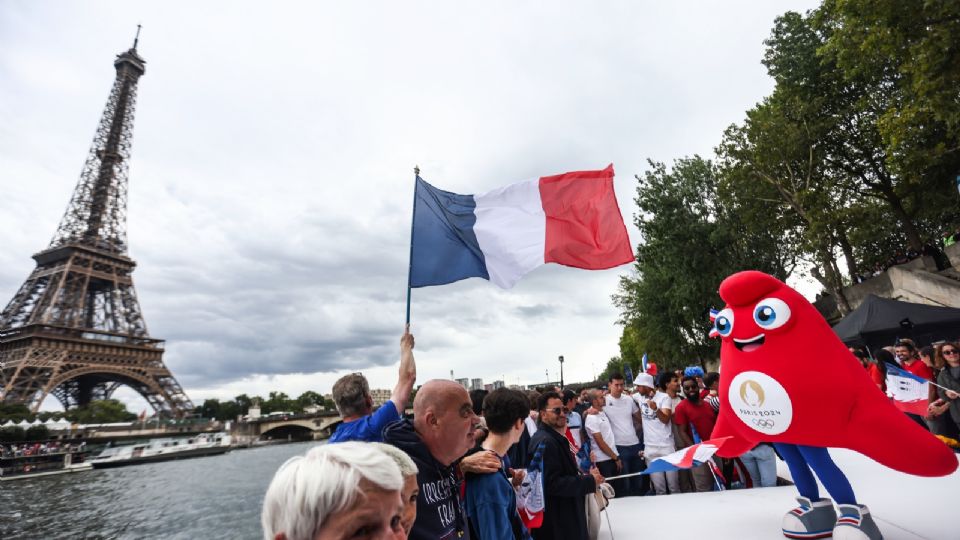 En 100 días, el 17 de abril comienza la cuenta atrás, París dará el pistoletazo de salida de sus terceros Juegos Olímpicos con la celebración de la ceremonia de apertura en las orillas del río Sena, al aire libre y para 326.000 espectadores.