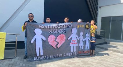 Protesta colectivo 'No Más Hijos Rehenes' en Monterrey