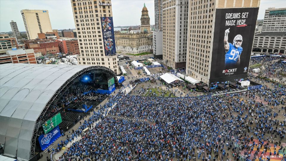 ¡El Draft de la NFL es un éxito rotundo!  Más de medio millón de aficionados han disfrutado en Detroit de las dos primeras jornadas del evento.