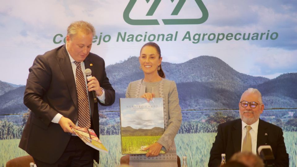 Claudia Sheinbaum presenta plan para el campo en el Consejo Nacional Agropecuario.