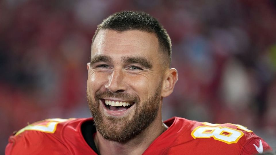 Travis Kelce se convirtió en el ala cerrada mejor pagada de la NFL.