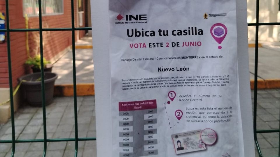 Escuelas del área metropolitana comenzaron a colocar anuncios para que los ciudadanos ubiquen sus casillas y acudan a votar.