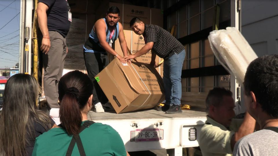 Arribo de material electoral a Nuevo León.