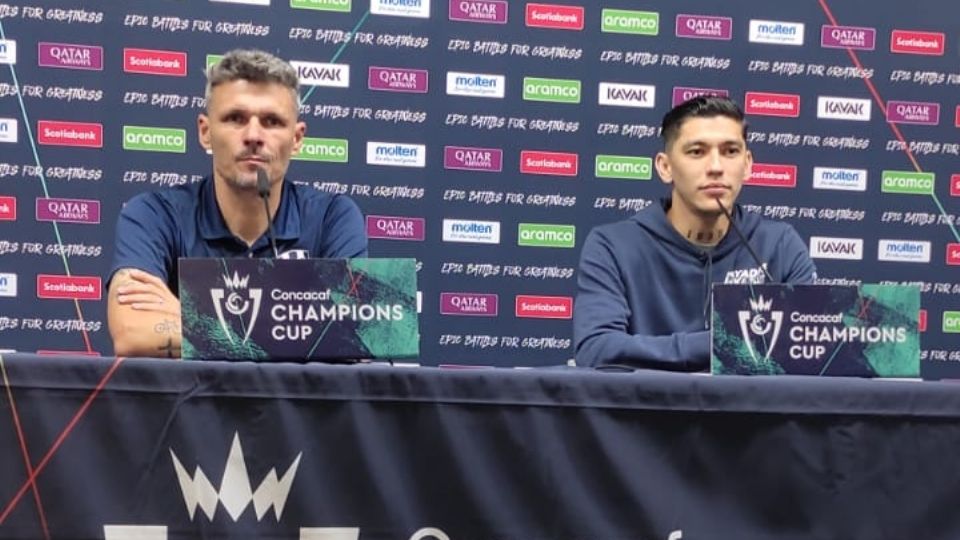 Fernando Ortiz, junto a Gerardo Arteaga, en rueda de prensa de cara al partido de vuelta en la Concachampions ante Columbus Crew