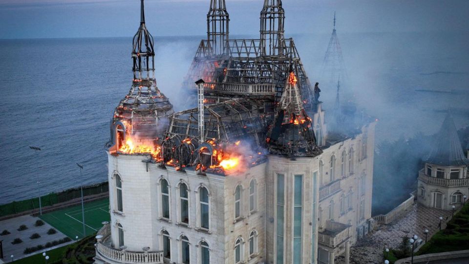 Misil Iskander impacta al 'castillo de Harry Potter' | EFE/ Servicio de Emergencias de Ucrania