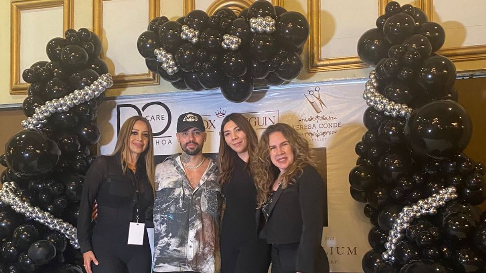 Andrés Felipe Cabrera, director creativo de “Miss Universo” y CEO de MUBA Cosmetics.