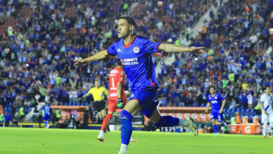 Uriel Antuna celebra una de sus dos anotaciones frente a Rayados en el partido de la Jornada 14 del Clausura 2024