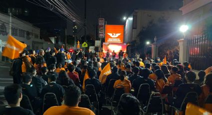 Simpatizantes de MC se reunen para ver el debate presidencial y apoyar a Jorge Álvarez Máynez