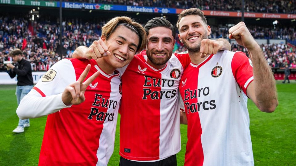 Sin la participación en el marcador del delantero mexicano, el Feyenoord goleó 6-0 al Ajax de Amsterdam.