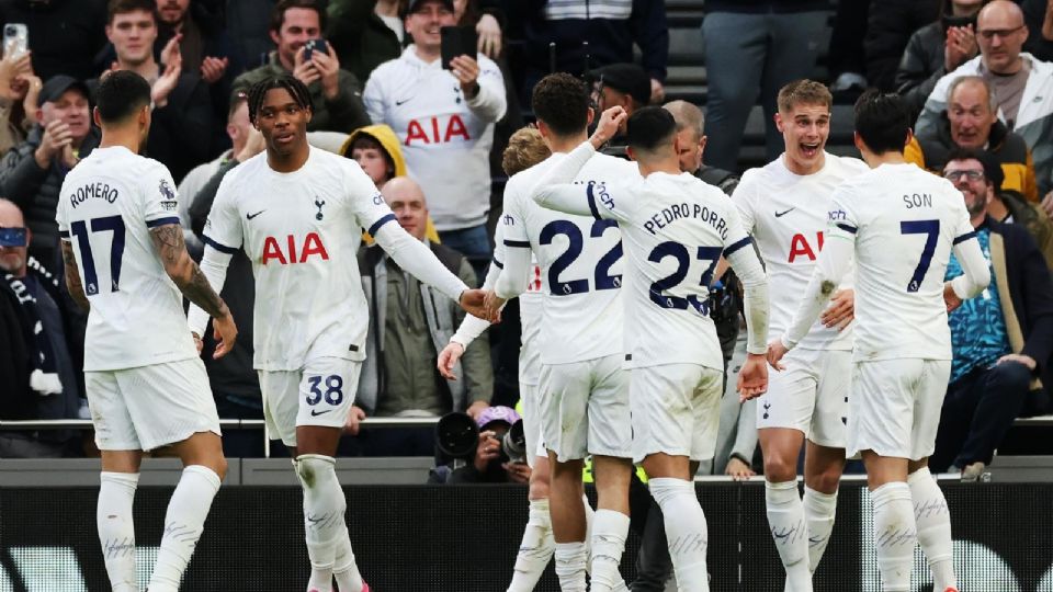 El Tottenham asaltó la cuarta plaza de la Premier y reservó plaza para la próxima Liga de Campeone al derrotar al Nottingham Forest 3-1.