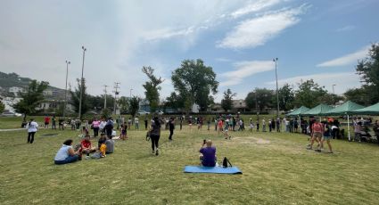 Sampetrinos acuden al parque El Capitán para presenciar el eclipse solar