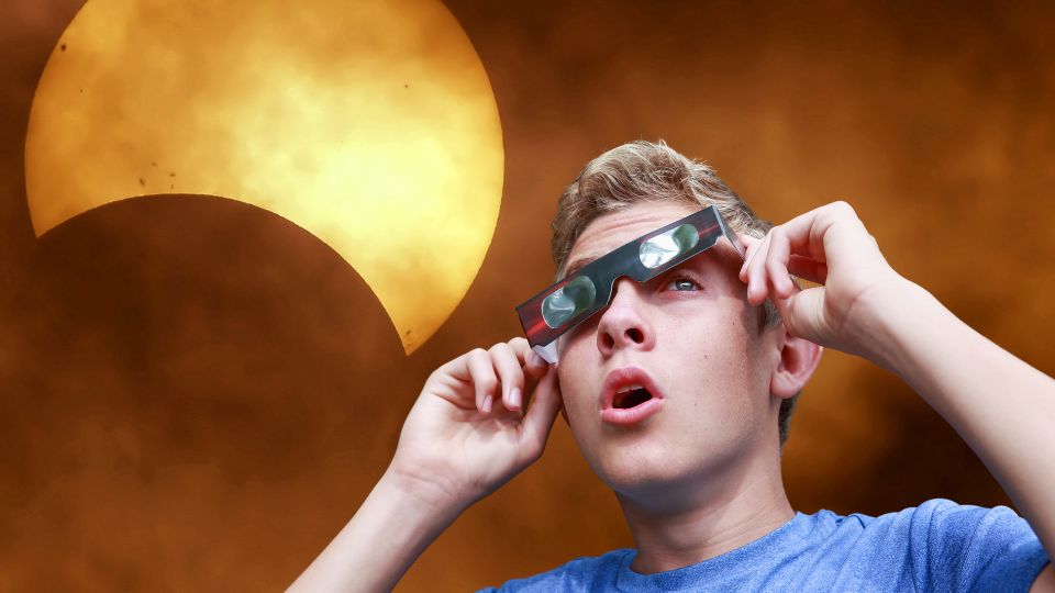 Mirar el eclipse sin protección podría traerte problemas de salud