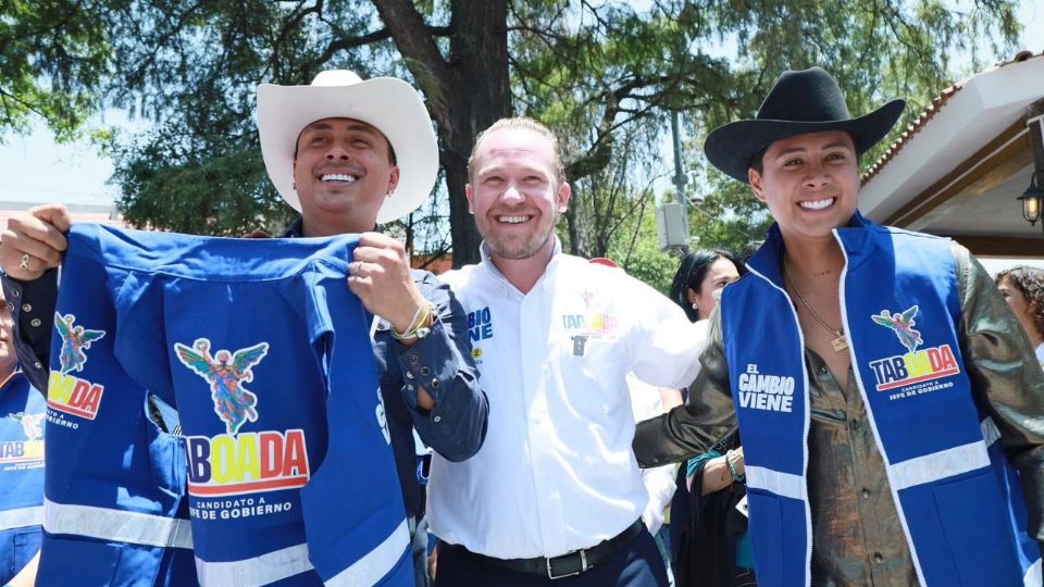 Santiago Taboada junto a las nuevas adiciones procedentes de MC