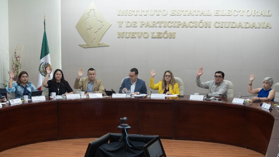 Sesión extraordinaria del IEEPCNL.