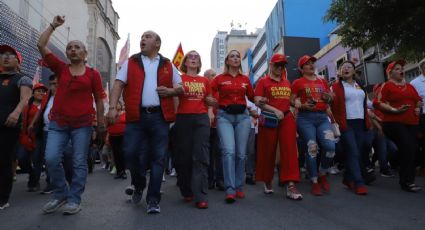 Conmemoran el Día del Trabajo con marcha en el centro de Monterrey