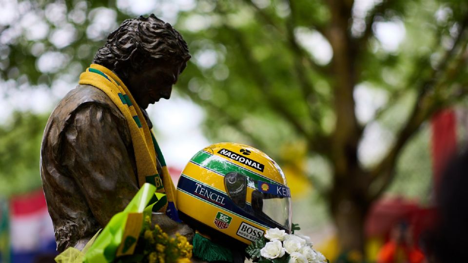 Imola recuerda a Ayrton Senna con un emotivo homenaje.