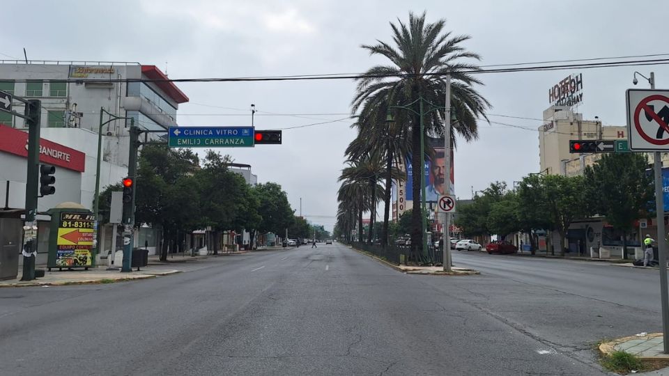 Poco tráfico en avenidas de Monterrey