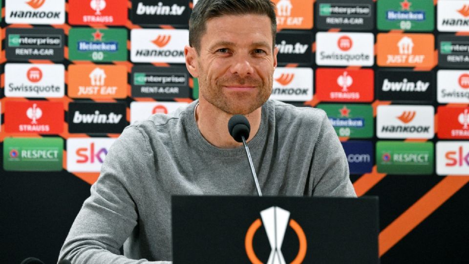 El entrenador del Bayer Leverkusen, Xabi Alonso, asiste a una rueda de prensa en Roma.