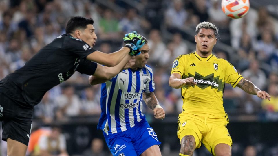 El momento de la lesión de Sebastián Vegas luego de un choque con Esteban Andrada.