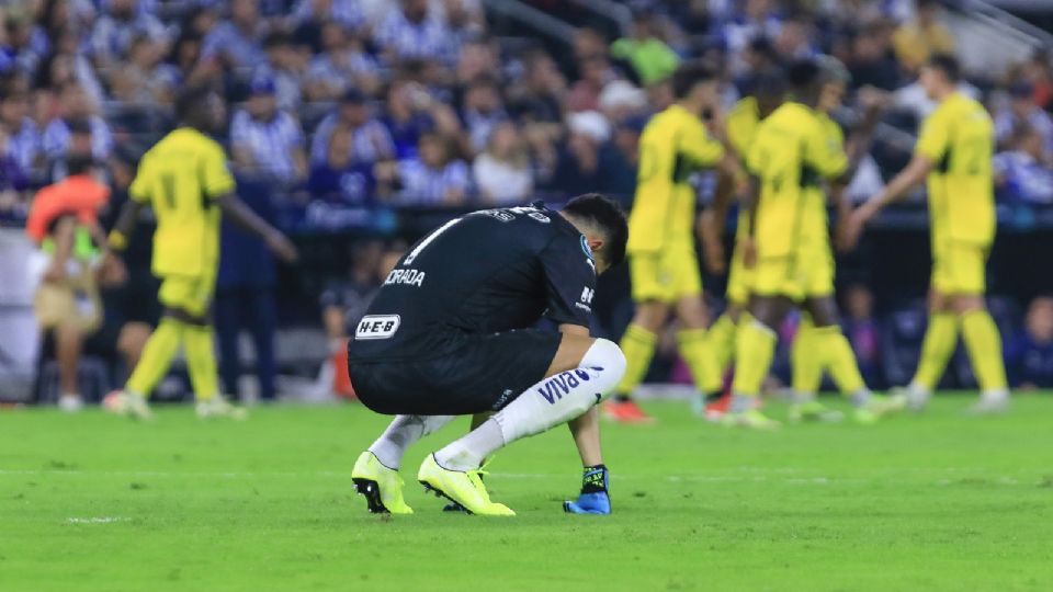 Rayados regaló un gol a Columbus Crew para perder 3-1 el partido en casa.