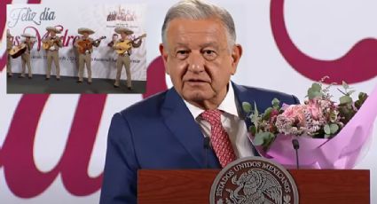 'Hoy nada de política', AMLO celebra con mariachi a las mamás en su día