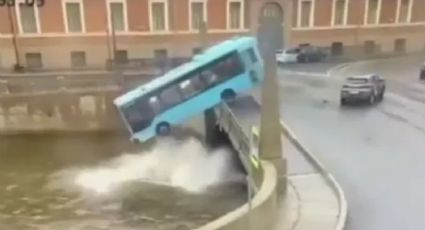 Mueren siete pasajeros de autobús caído en un río de Rusia