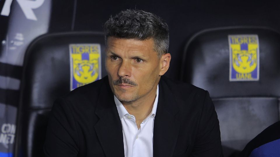 Fernando Ortiz, Director Tecnico del Monterrey, durante el juego de ida de los cuartos de final del Clausura 2024 de la Liga MX en el Estadio Universitario