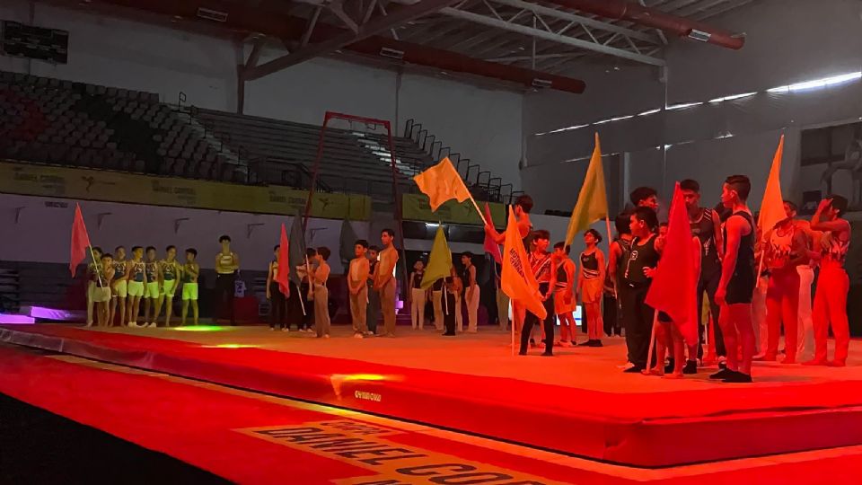 Jóvenes promesas de la gimnasia varonil de todo México se dan cita en Nuevo León para competir en busca de la gloria.