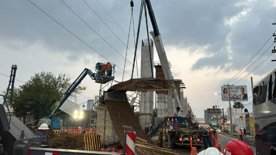 Colapsa columna en la construcción de la Línea 6 de Metrorrey