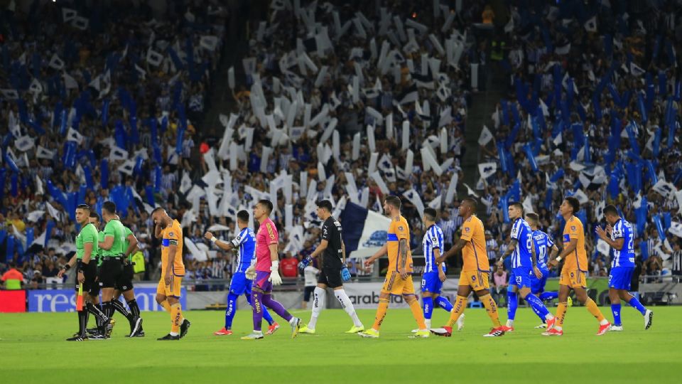 Rayados y Tigres salen a la cancha para disputar el juego de la jornada 15 del Clausura 2024 de la Liga MX en el Estadio BBVA