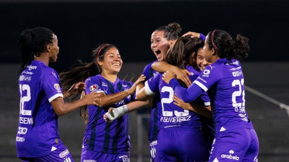 Esta noche Rayadas buscará liquidar los Cuartos de Final contra Pumas Femenil.