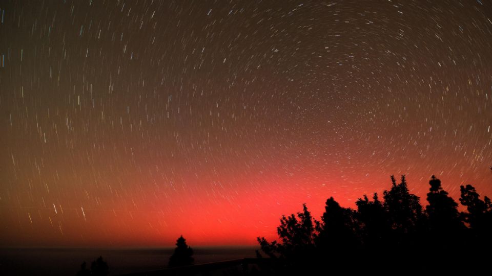 La tormenta solar de este viernes 10 de mayo dejó insólitas imágenes de Aurora boleares en Canarias a una latitud de 28.