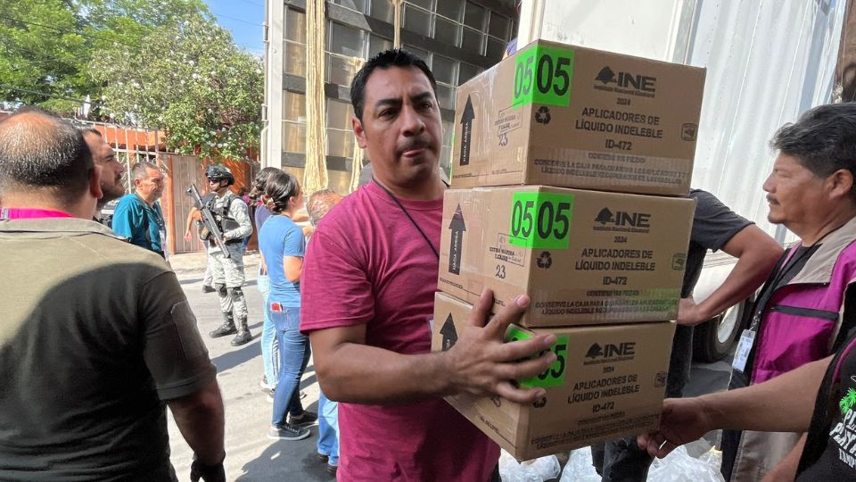 Descarga de cajas con boletas electorales