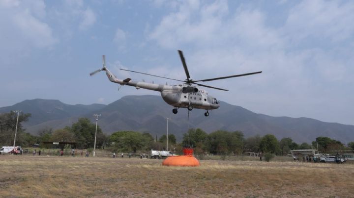 Helicóptero de la Marina combate incendio en 'El Cañón del Novillo', en Tamaulipas