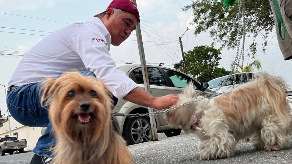 Víctor David Guerrero junto a sus mascotas