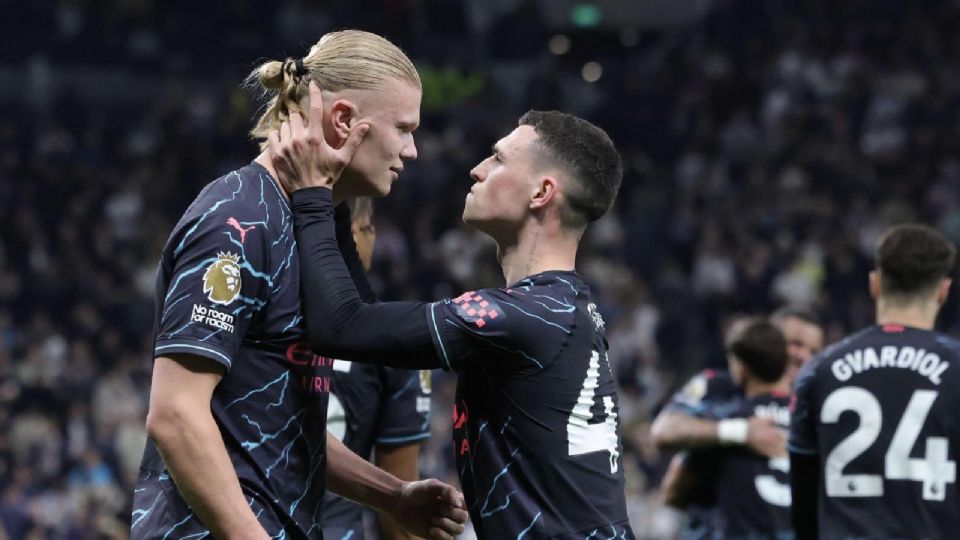 Erling Haaland celebra con Phil Foden la victoria ante el Tottenham.