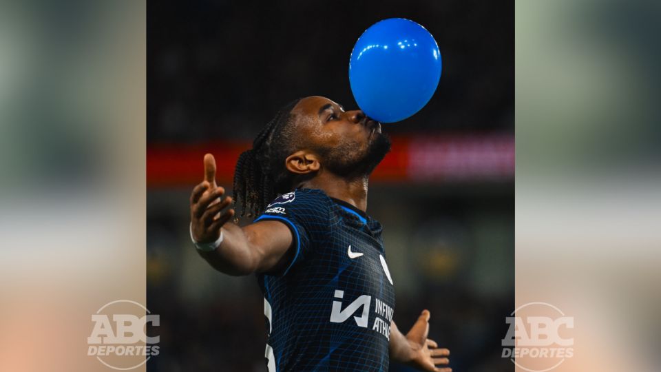 Christopher Nkunku festejando su gol con el Chelsea.