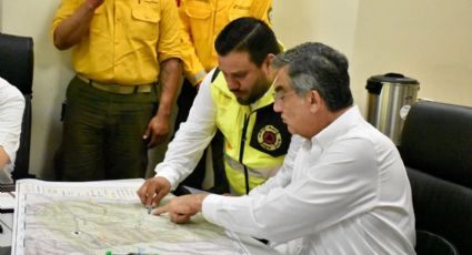 Brigadistas de NL refuerzan control de incendio en sierra de Tamaulipas