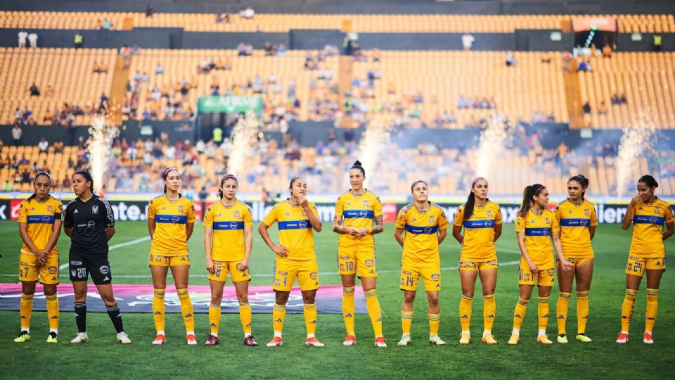 El cuadro titular de Tigres Femenil previo a al partido frente a FC Juárez en el Estadio Universitario correspondiente a los Cuartos de Final